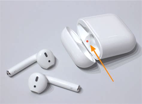 airpods 2 blinking orange.